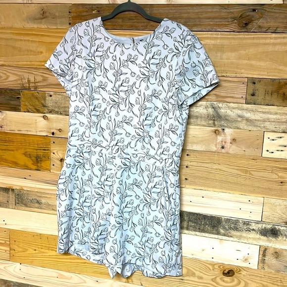 Banana Republic size 12 white with black outline flowers romper with pockets - Picture 1 of 9